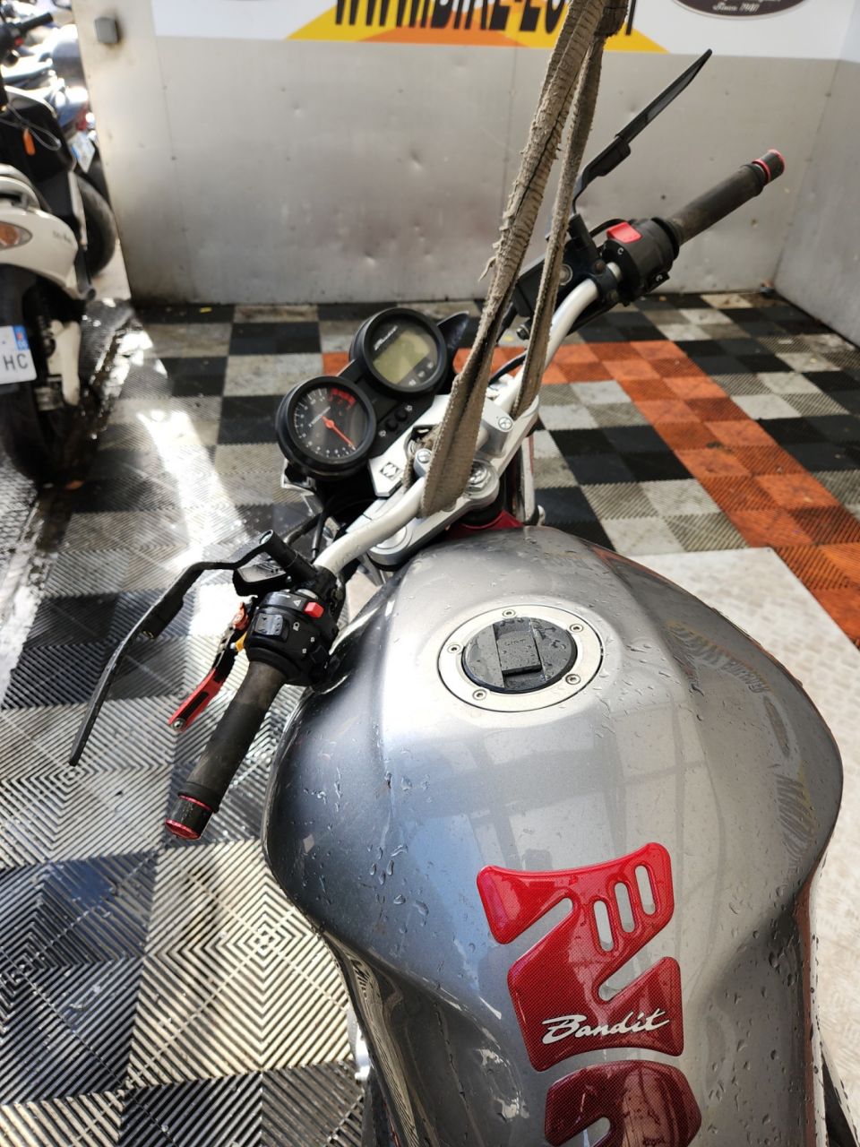 SUZUKI GSF 650 N BANDIT 4