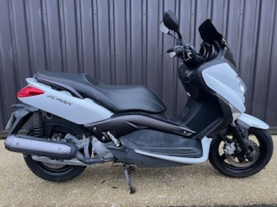 YAMAHA XMAX 125 4