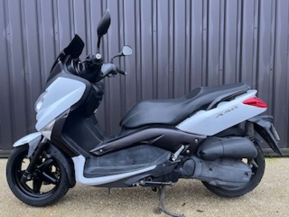 YAMAHA XMAX 125 4