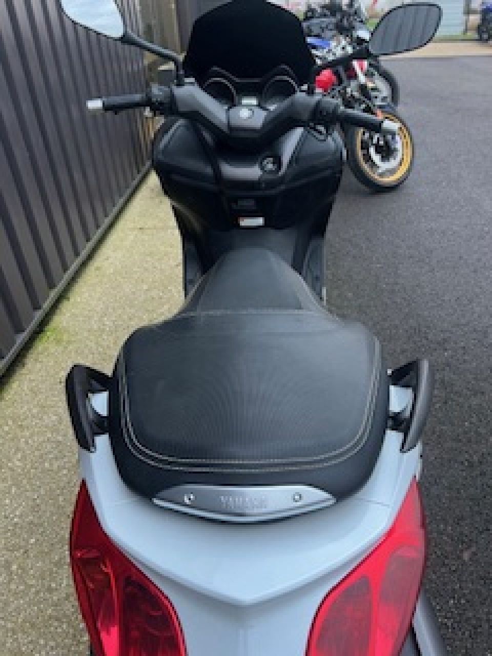 YAMAHA XMAX 125 4