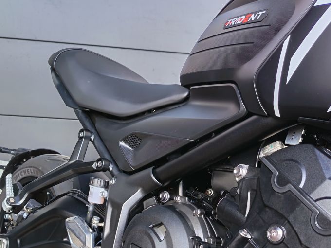TRIUMPH TRIDENT 660 4