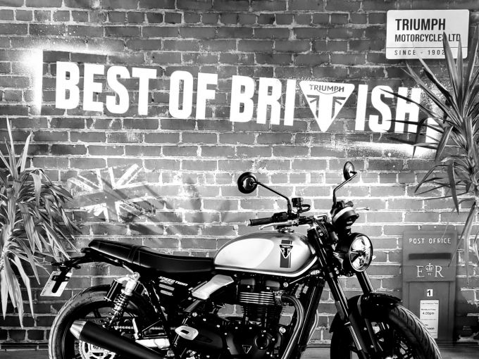 TRIUMPH SPEED TWIN 900 4