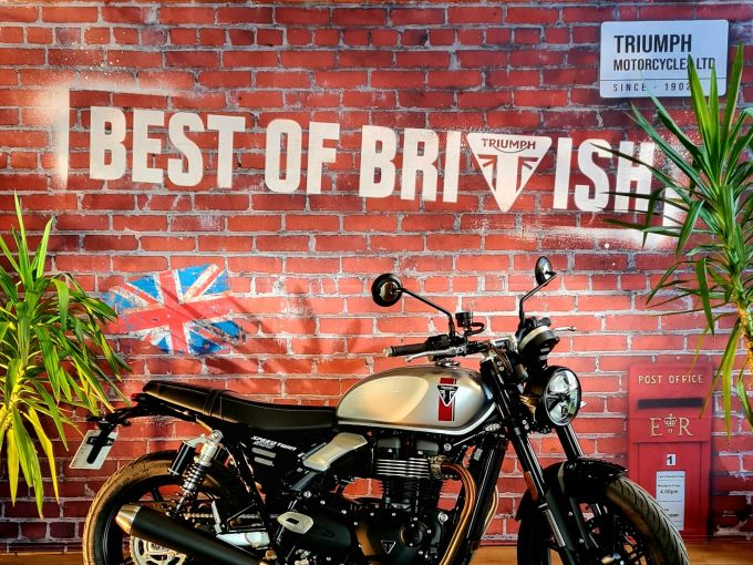 TRIUMPH SPEED TWIN 900 4