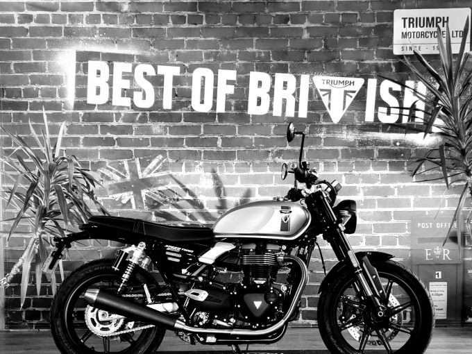 TRIUMPH SPEED TWIN 900 4