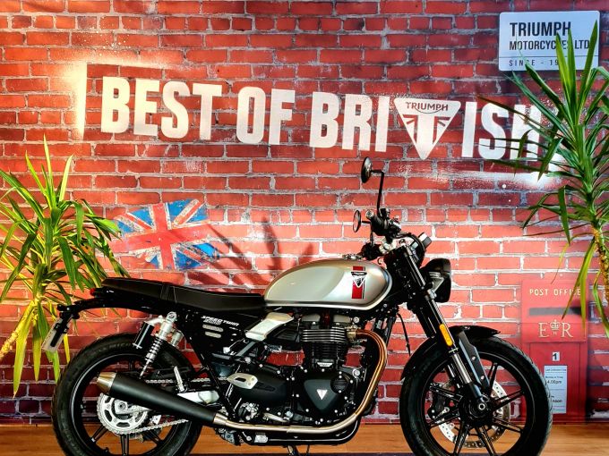 TRIUMPH SPEED TWIN 900 4