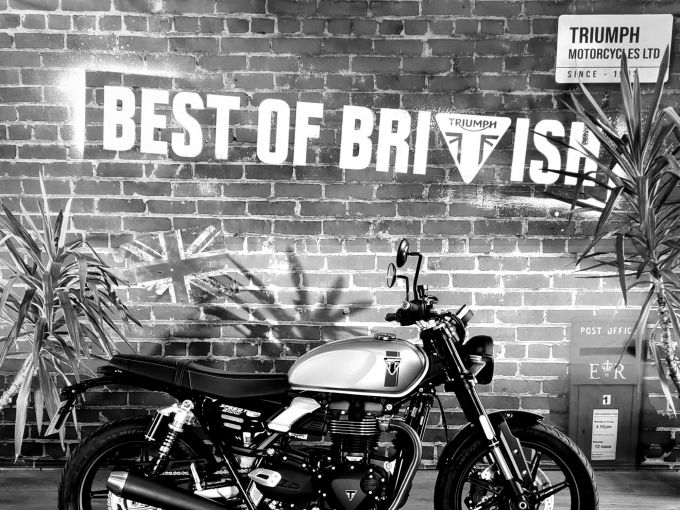 TRIUMPH SPEED TWIN 900 4