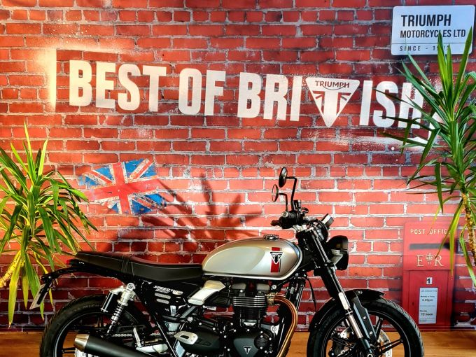 TRIUMPH SPEED TWIN 900 4