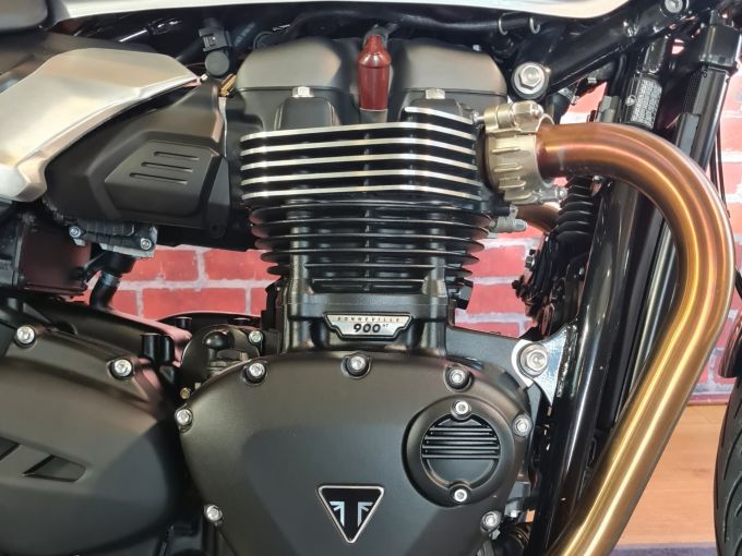 TRIUMPH SPEED TWIN 900 4