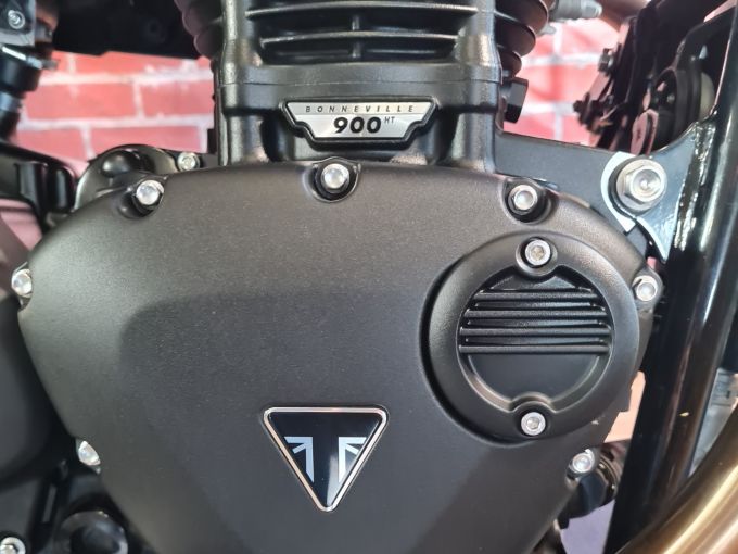 TRIUMPH SPEED TWIN 900 4