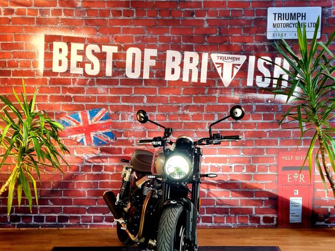 TRIUMPH SPEED TWIN 900 4