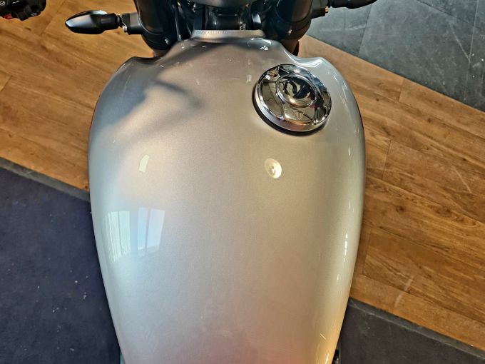 TRIUMPH SPEED TWIN 900 4