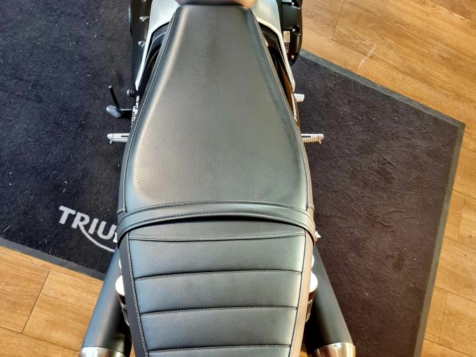 TRIUMPH SPEED TWIN 900 4