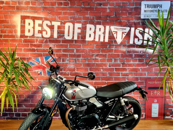 TRIUMPH SPEED TWIN 900 4