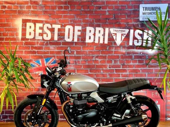 TRIUMPH SPEED TWIN 900 4