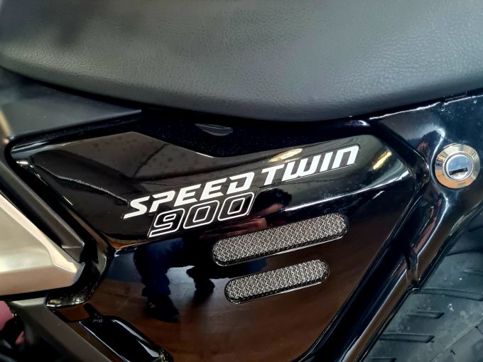 TRIUMPH SPEED TWIN 900 4
