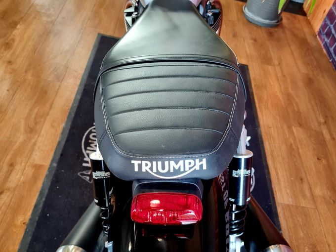 TRIUMPH SPEED TWIN 900 4