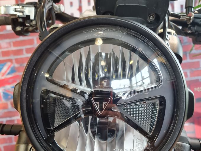 TRIUMPH SPEED TWIN 900 4