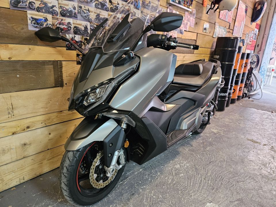 KYMCO AK 550 4