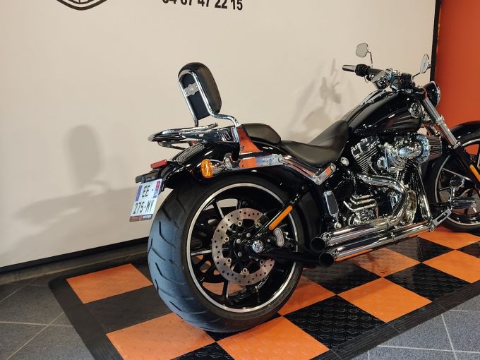 HARLEY-DAVIDSON SOFTAIL BREAKOUT 1690 4