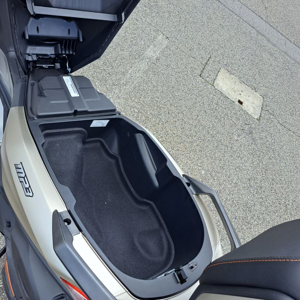 PIAGGIO MP3 530 HPE EXCLUSIVE 4