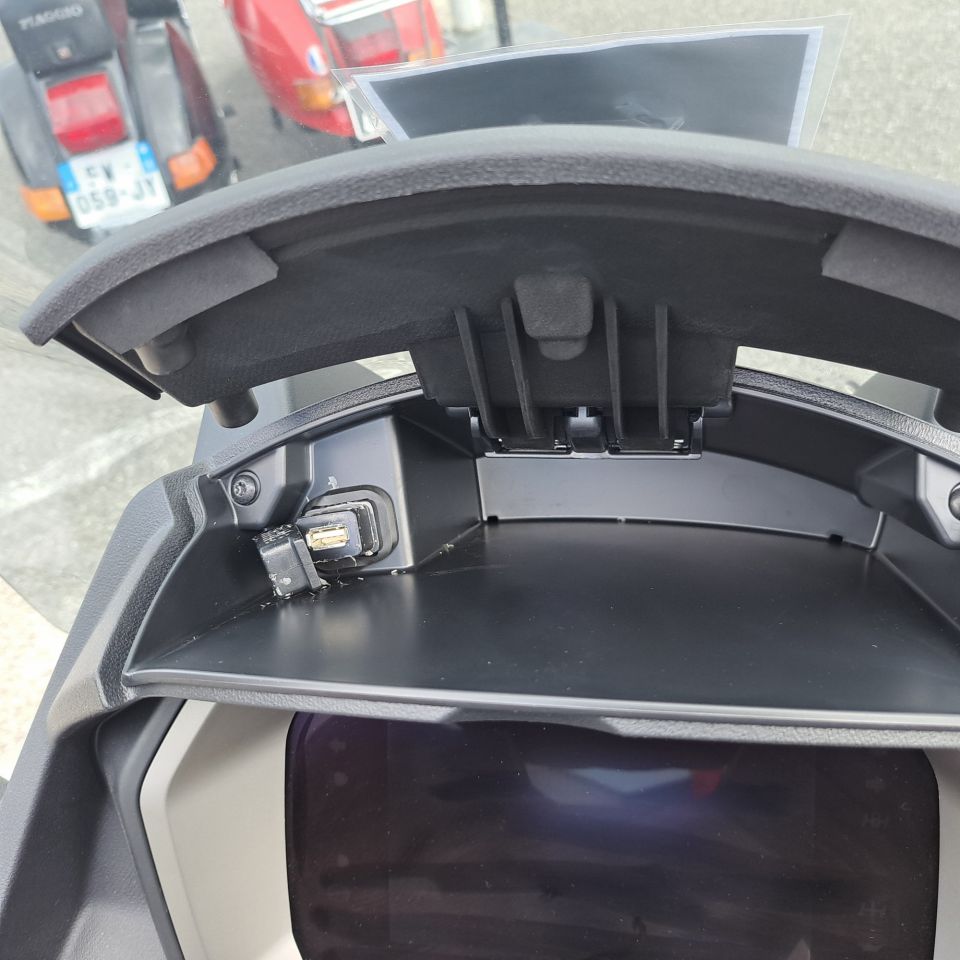 PIAGGIO MP3 530 HPE EXCLUSIVE 4