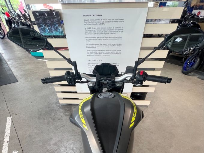 YAMAHA MT-125 ABS 4