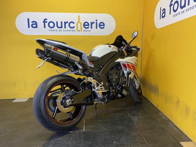 YAMAHA YZF 1000 R1 4