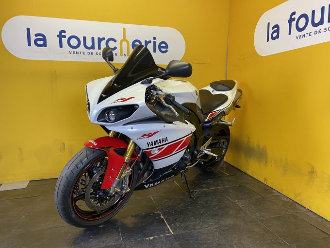 YAMAHA YZF 1000 R1 4