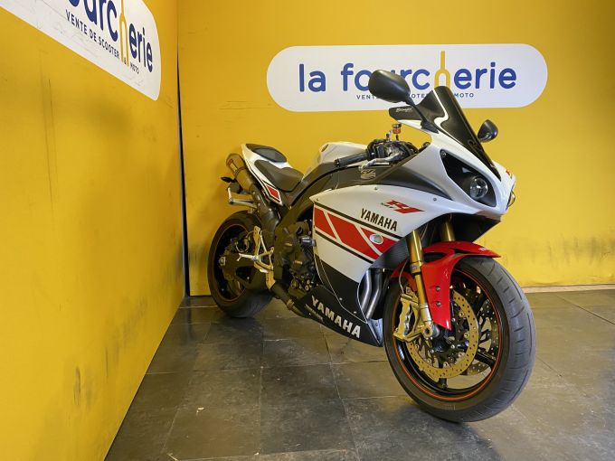 YAMAHA YZF 1000 R1 4
