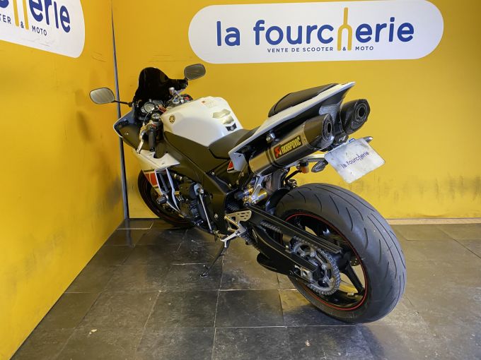 YAMAHA YZF 1000 R1 4