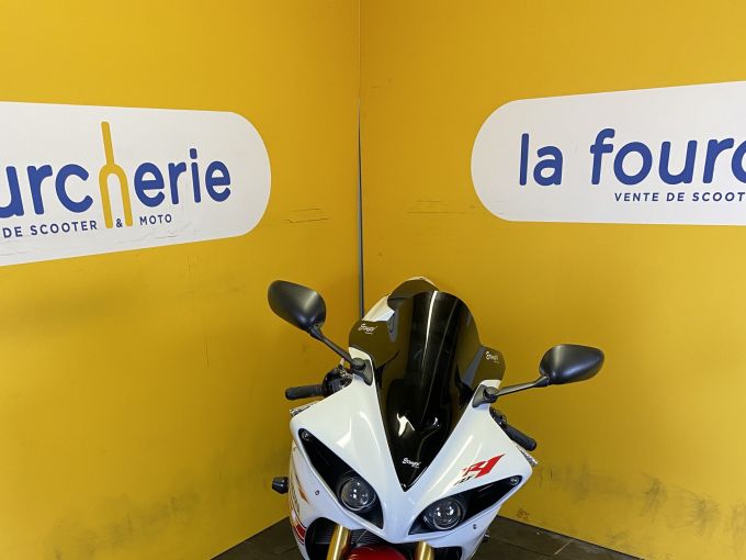 YAMAHA YZF 1000 R1 4