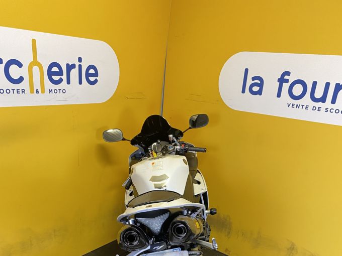 YAMAHA YZF 1000 R1 4