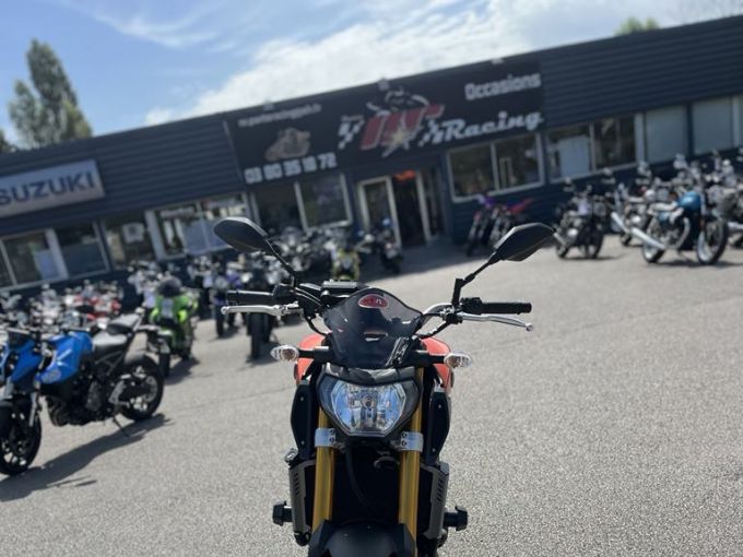 YAMAHA MT-09 4
