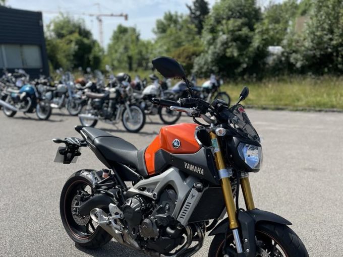 YAMAHA MT-09 4