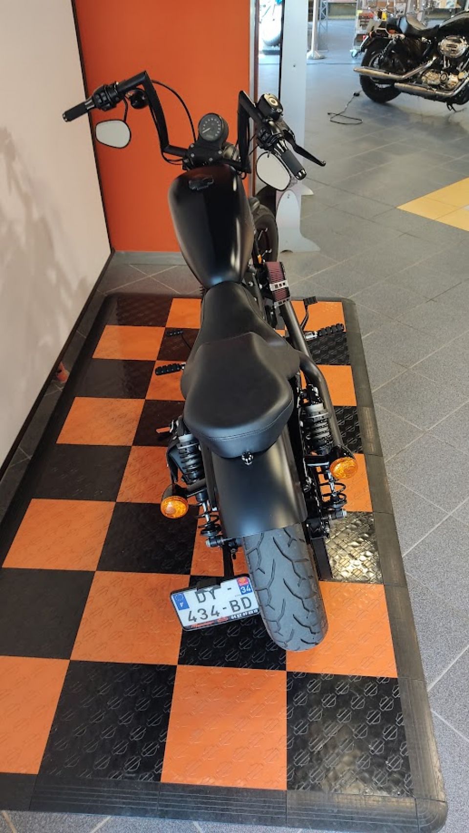 HARLEY-DAVIDSON SPORTSTER IRON 883 4