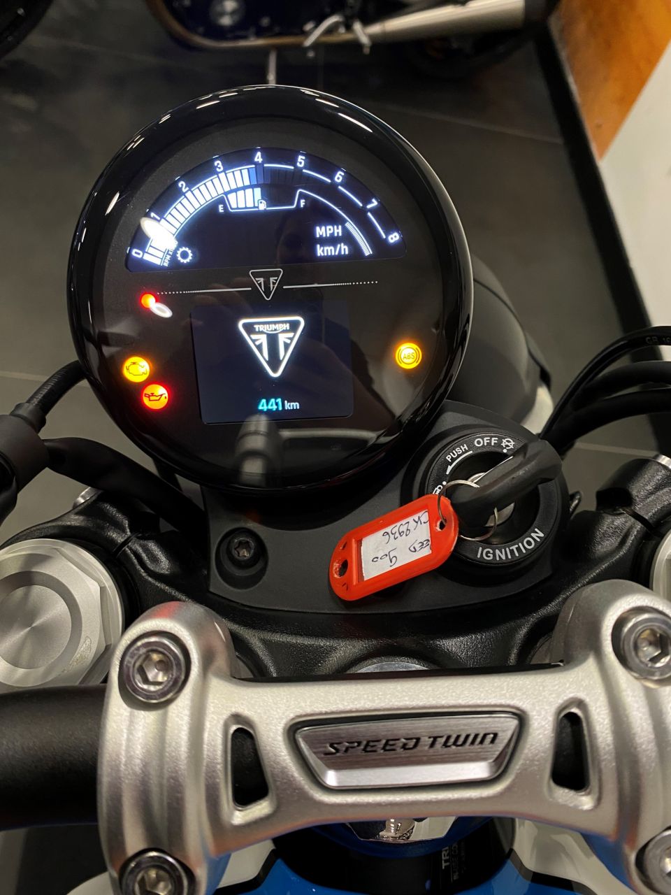 TRIUMPH SPEED TWIN 900 4