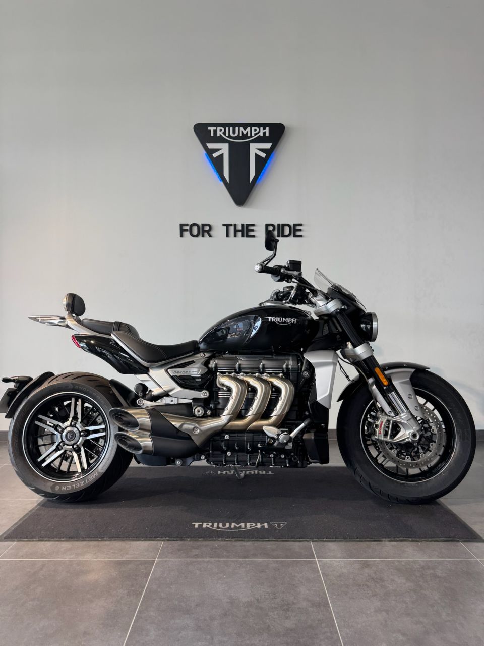 TRIUMPH ROCKET 3 GT 4