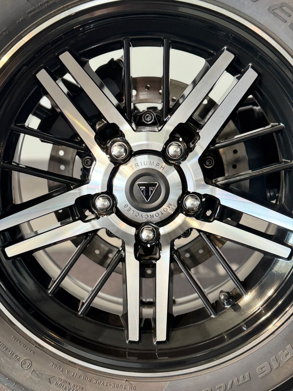 TRIUMPH ROCKET 3 GT 4