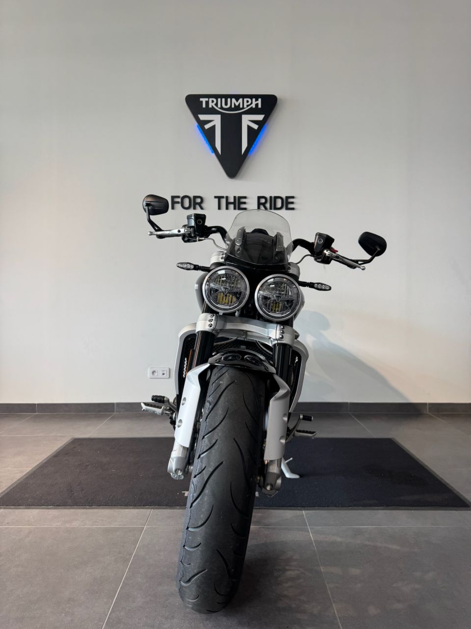 TRIUMPH ROCKET 3 GT 4