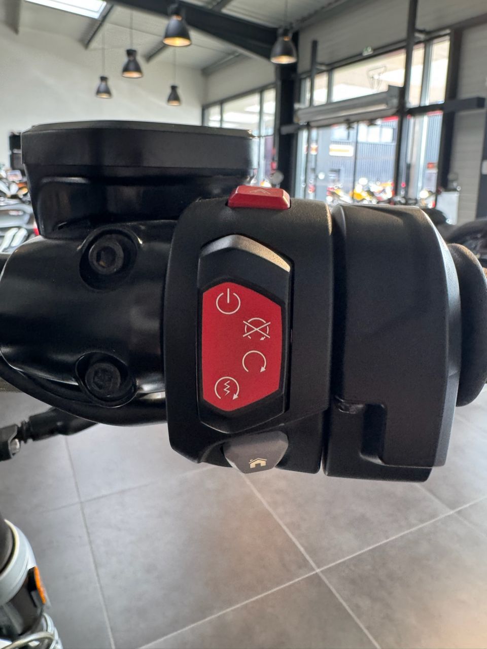 TRIUMPH ROCKET 3 GT 4