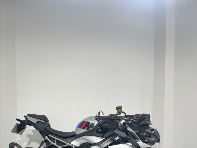 BMW M 1000R 4
