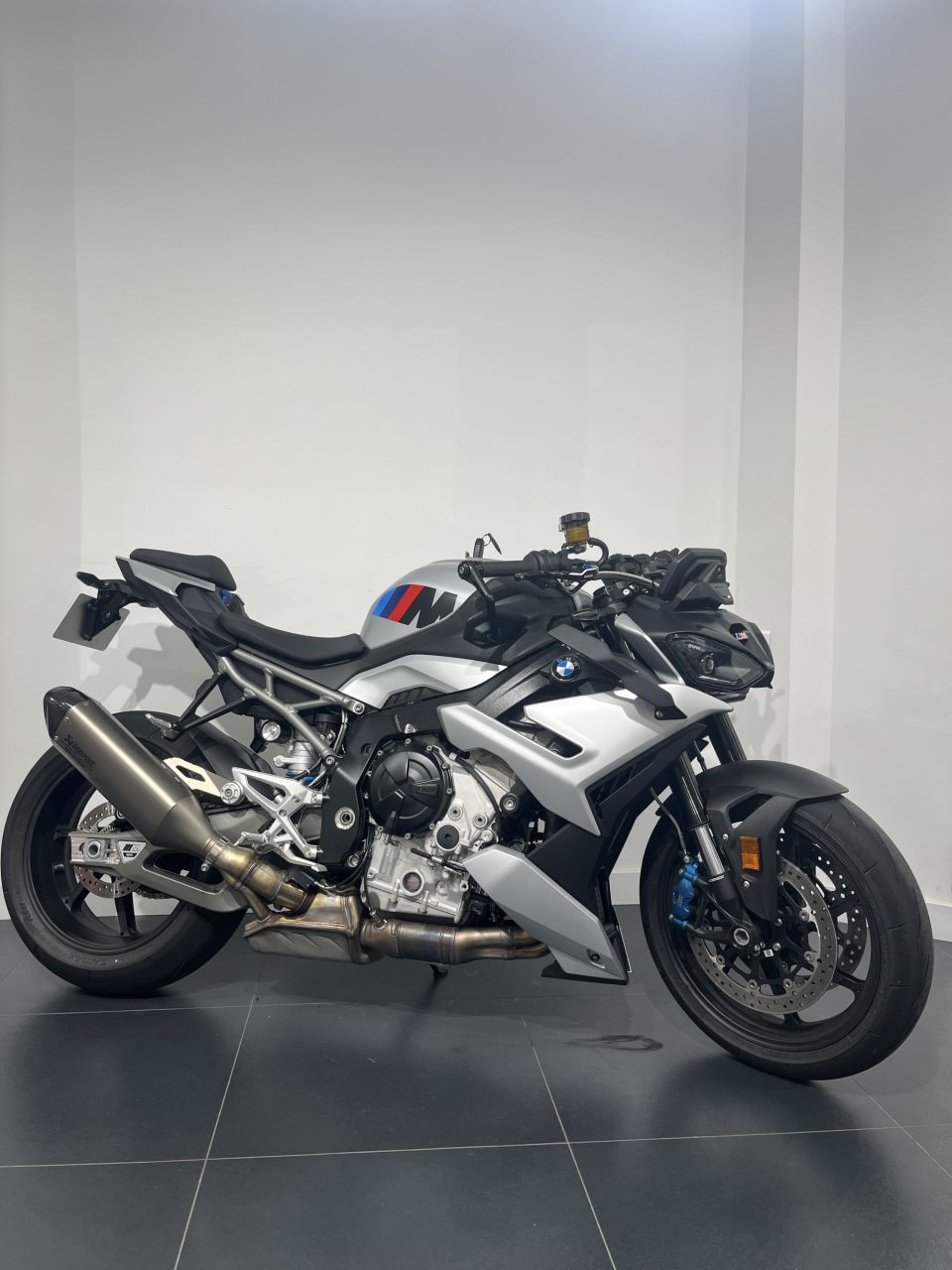 BMW M 1000R 4