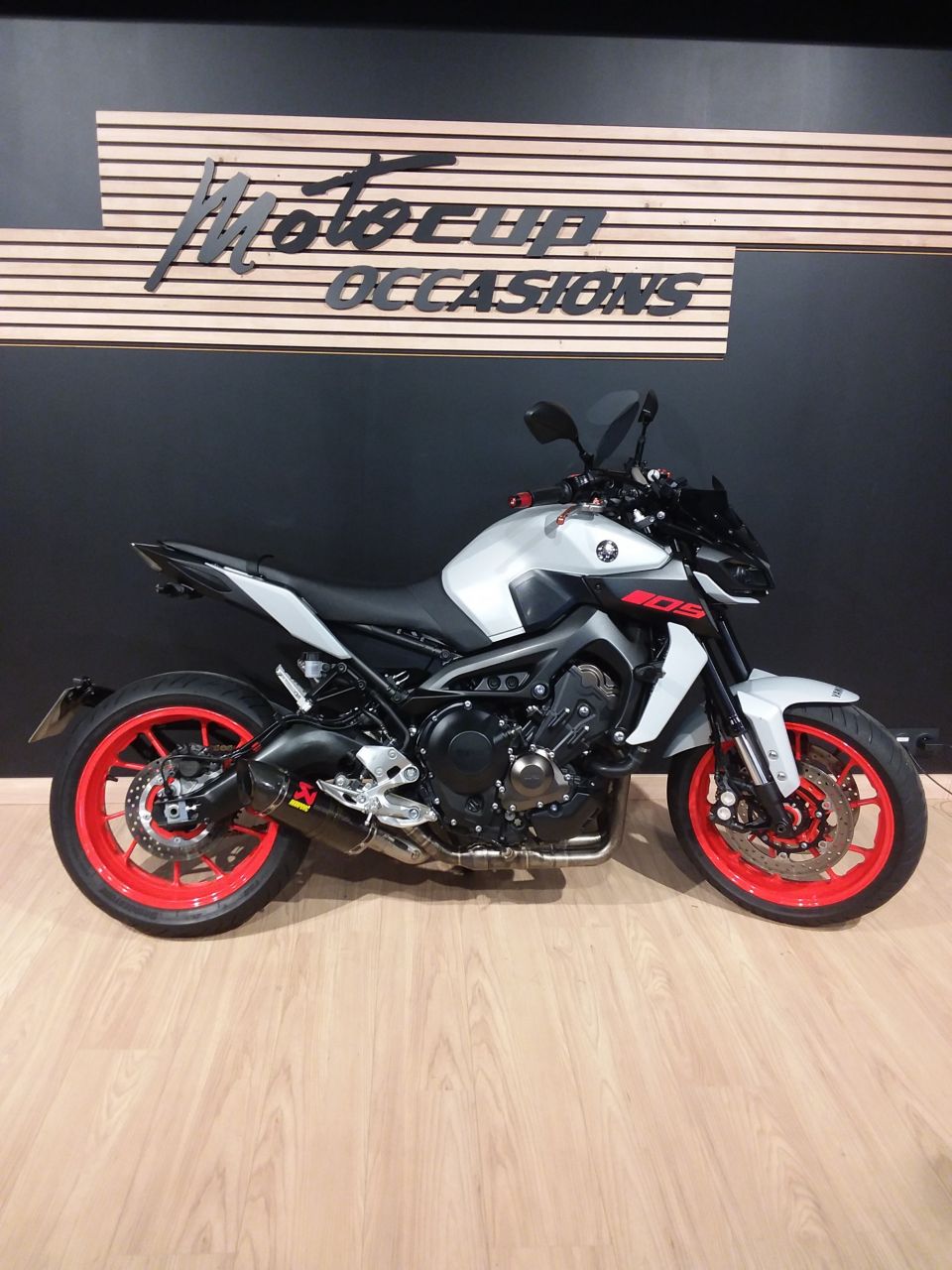 YAMAHA MT-09 4