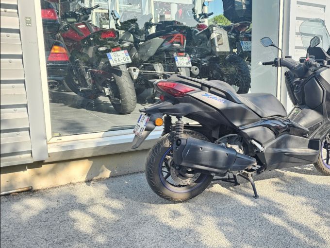 YAMAHA XMAX 300 4