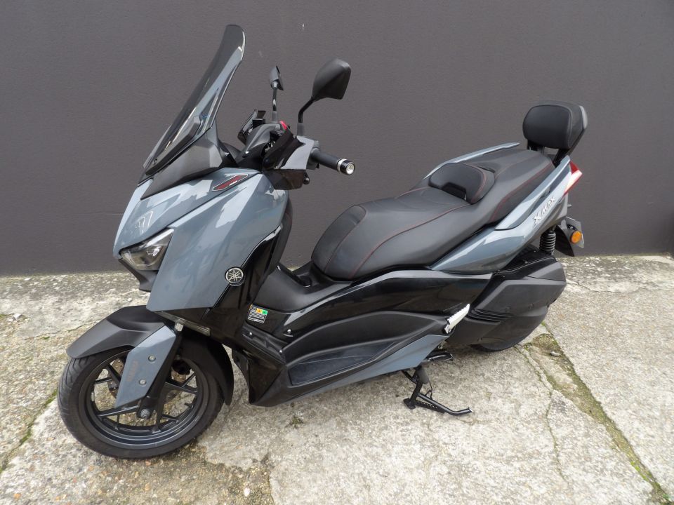 YAMAHA XMAX 300 Tech Max 4