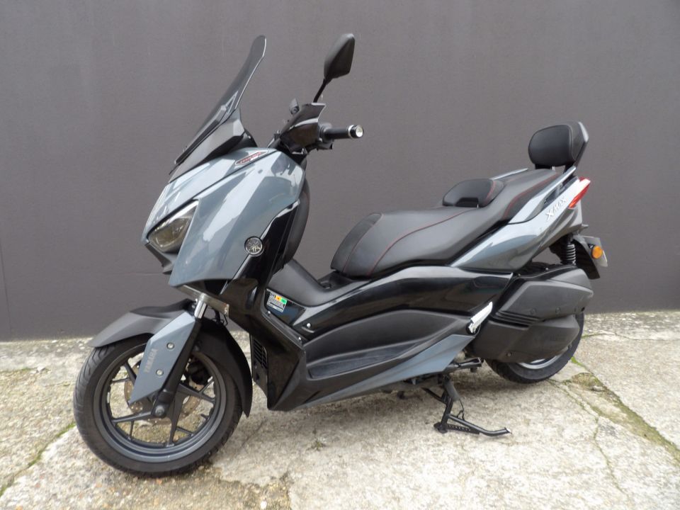 YAMAHA XMAX 300 Tech Max 4