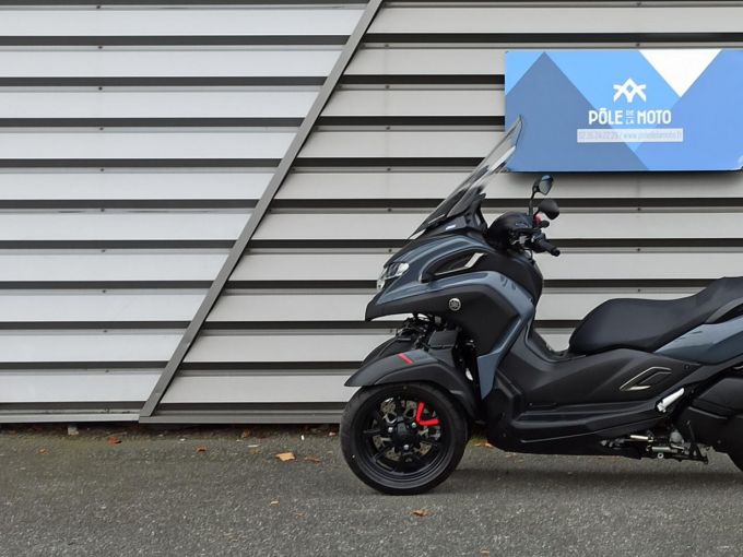 YAMAHA TRICITY 300 4