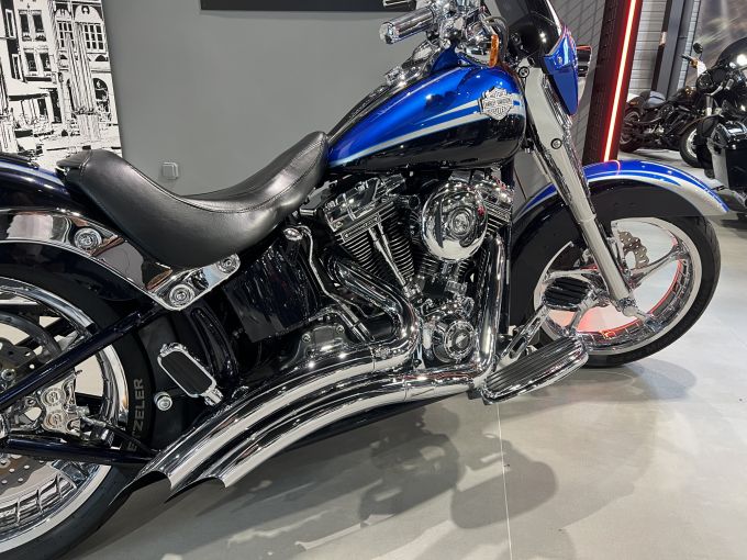 HARLEY-DAVIDSON SOFTAIL CONVERTIBLE 1800 CVO 4