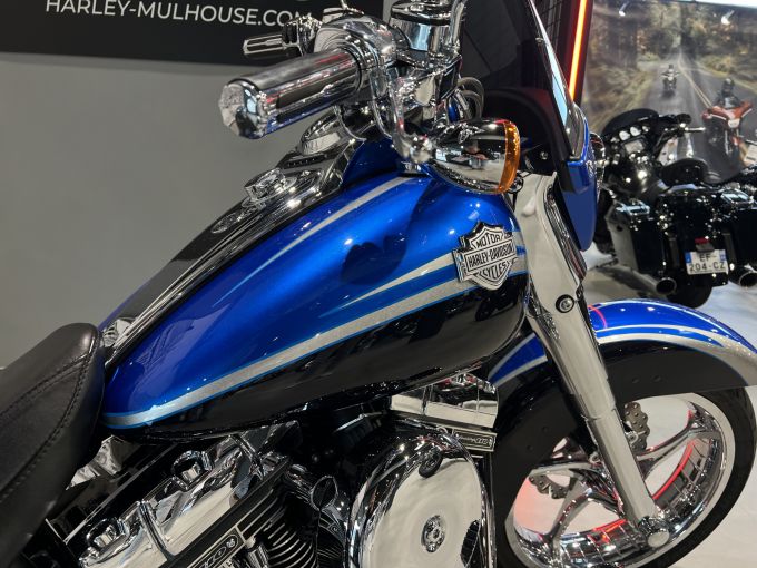 HARLEY-DAVIDSON SOFTAIL CONVERTIBLE 1800 CVO 4