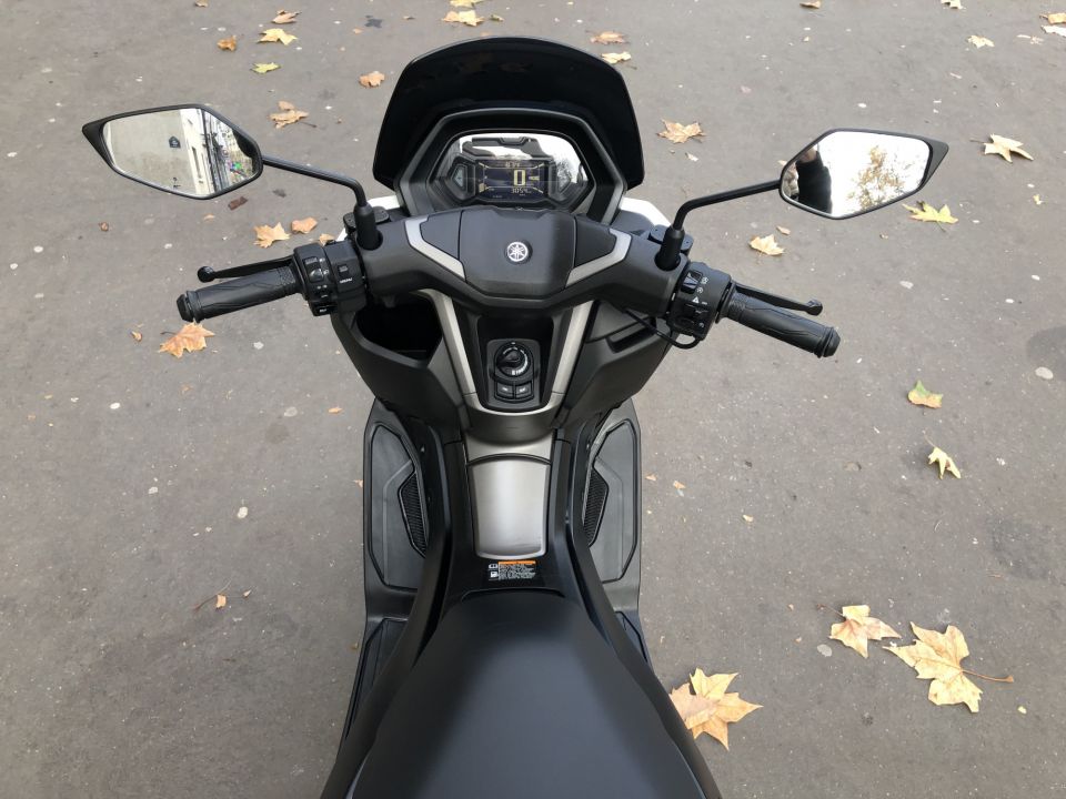YAMAHA NMAX 125 4